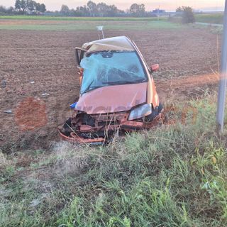 Magliano Alpi, grave incidente sulla Sp 191: tre feriti, uno intrappolato nell’auto