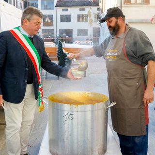 Dogliani celebra la Cisrà e la Fiera dei Santi 2025: tra tradizione, gastronomia e territorio