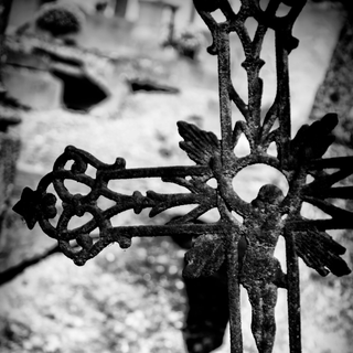 Eterne memorie, una mostra fotografica sull’arte cimiteriale alla biblioteca civica di Alba Eterne memorie, una mostra fotografica sull’arte cimiteriale alla biblioteca civica di Alba