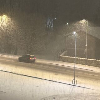La fitta nevicata sul Cuneese sta provocando forti disagi alla circolazione stradale