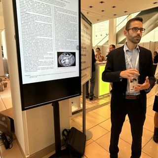 Nella foto il dr. Paolo Benso con il Poster presentato