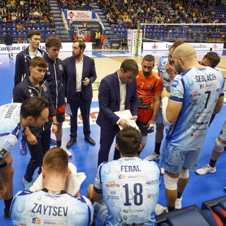 La panchina di Cuneo sul campo di Porto San Giorgio (Foto Massimo Matteucci)