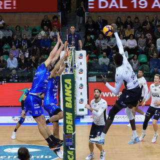 Un attacco di Keita: Verona vince a Cuneo 0-3 (Foto Bramardi, Ninotto) Un attacco di Keita: Verona vince a Cuneo 0-3 (Foto Bramardi, Ninotto)