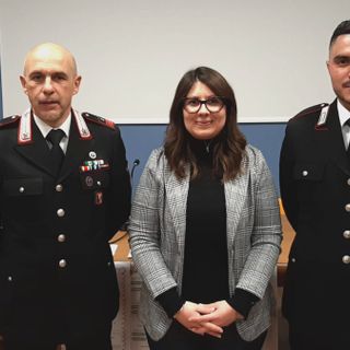 Da sinistra: il luogotenente Mauro Araldo, la sindaca Giulia Adriano e il carabiniere Vincenzo Cannizzo