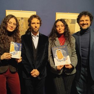 Due giovani creative astigiane firmano la comunicazione visiva della mostra di Klimt a Savigliano Due giovani creative astigiane firmano la comunicazione visiva della mostra di Klimt a Savigliano