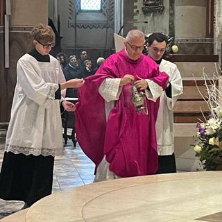 Don Claudio Carena, parroco di San Lorenzo, dei Santi Cosma e Damiano e di San Giovanni Battista in Alba dal 1°novembre 2025 Don Claudio Carena, parroco di San Lorenzo, dei Santi Cosma e Damiano e di San Giovanni Battista in Alba dal 1°novembre 2025