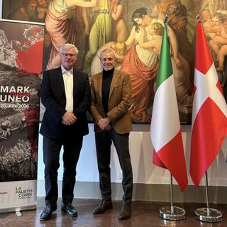 Da sinistra, l'Ambasciatore di Danimarca in Italia Peter Taksøe-Jensen e Davide Lauro, presidente ASD Fausto Coppi on the road, che organizza la granfondo