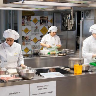 "Il territorio in tavola", dodici squadre di scuole alberghiere si sfidano ad Alba con Pera Madernassa, Robiola e Nocciola Piemonte [FOTO]