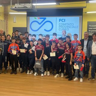 CICLISMO / Prima vittoria per Gugnino, la Vigor Piasco festeggia a Genova