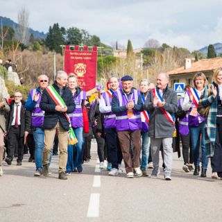 Bra ospite d'onore alla Festa delle Violette in Provenza: il sindaco sfila a Tourrettes-sur-Loup