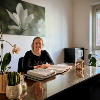 La dottoressa Francesca Cavedoni, psicologa e psicoterapeuta a orientamento cognitivo comportamentale