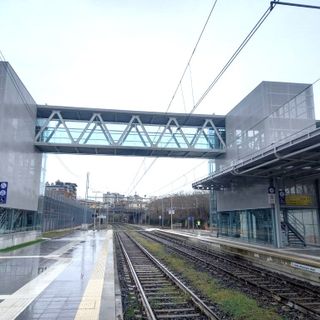 Un ascensore della passerella della stazione di Alba è fuori servizio da diversi mesi
