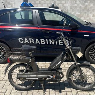 Gli rubarono il motorino 42 anni fa: il ricordo d'adolescenza ritorna al proprietario, ora 58enne