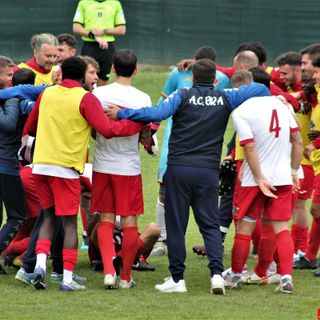 L'esultanza dei ragazzi del Bra dopo la vittoria con Sestri Levante (Foto: Danilo Lusso)