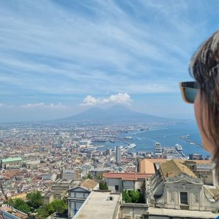 In foto la panoramica di Napoli, vista da Castel Sant’Elmo