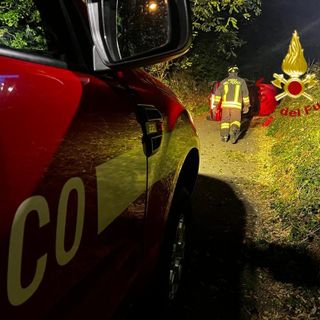 Auto si cappotta a Costigliole Saluzzo in via Castagnotta