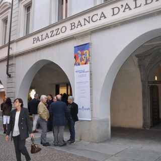 Palazzo Banca d'Alba, sede dell'istituto langarolo, in una foto d'archivio