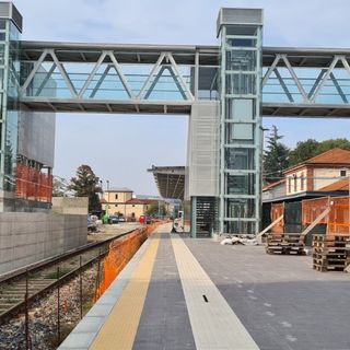Alba, dopo anni di attesa apre la passerella sopraelevata tra la stazione ferroviaria e corso Banskà Bystrica
