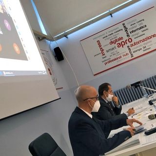 L'assemblea dei soci di Apro: al tavolo il presidente dell'agenzia formativa Gionni Marengo e il direttore Antonio Bosio