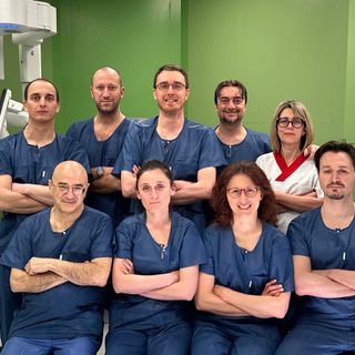 L'équipe di Urologia dell'ospedale Ferrero e la coordinatrice infermieristica. In piedi da sinistra: Marco Lucci Chiarissi, Luca Marsero, Francesco Varvello, Jacopo Antolini, Ivana Brizio (coordinatrice infermieristica). Seduti da sinistra: Luca Puccetti, Claudia Ganga, Fiorenza Cortese, Alberto Parmigiani L'équipe di Urologia dell'ospedale Ferrero e la coordinatrice infermieristica. In piedi da sinistra: Marco Lucci Chiarissi, Luca Marsero, Francesco Varvello, Jacopo Antolini, Ivana Brizio (coordinatrice infermieristica). Seduti da sinistra: Luca Puccetti, Claudia Ganga, Fiorenza Cortese, Alberto Parmigiani