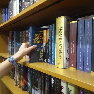 Al Caffè Letterario di Bra si legge “Cronaca familiare” con Bernardo Negro