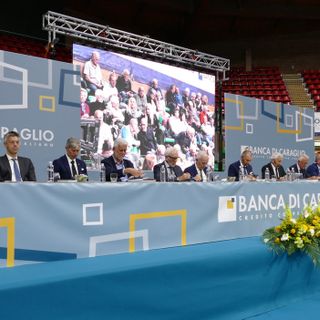 Il presidente Livio Tomatis ha condotto i lavori della recente assemblea della Banca di Caraglio