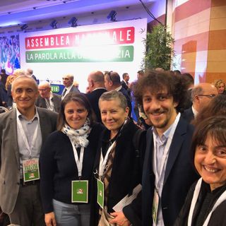 Elena Di Liddo, seconda da sinistra, col gruppo dei rappresentanti cuneesi della mozione Zingaretti