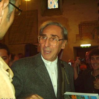 Franco Battiato all'inaugurazione della sua mostra nella chiesa di San Domenico ad Alba (foto Gisella Divino)