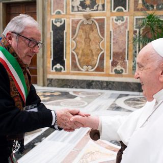 Il sindaco Mario Marone con Papa Francesco