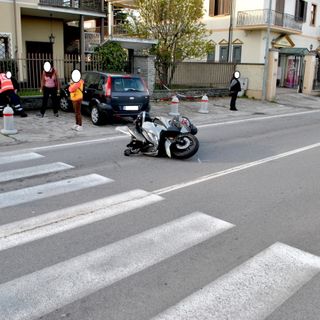 La scena dell'incidente, in via Cuneo a Bra