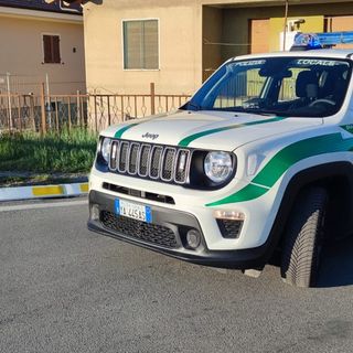 Bra, ignoti abbattono sbarra del passaggio a livello di viale Industria. Polizia Locale sul posto