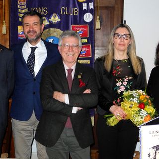 Alcuni momenti della serata che, al Lions Club Carrù-Dogliani, ha avuto ospite il tenente colonnello Biagio Fabrizio Carillo