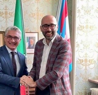 Il sindaco di Alba Carlo Bo con il presidente della Provincia Luca Robaldo Il sindaco di Alba Carlo Bo con il presidente della Provincia Luca Robaldo