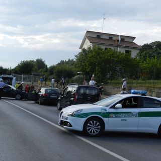 Il luogo del sinistro, e l'elicottero del 118 intervenuto in frazione Bandito a Bra