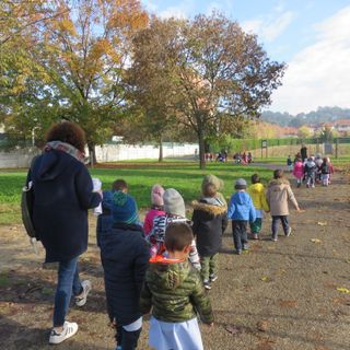A Bra, l'incontro fantascientifico tra i bambini della scuola dell'infanzia e il piccolo alieno "Ness"