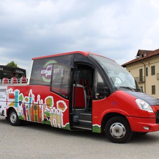 Alla scoperta delle Langhe a bordo del bus cabrio di Bus Company