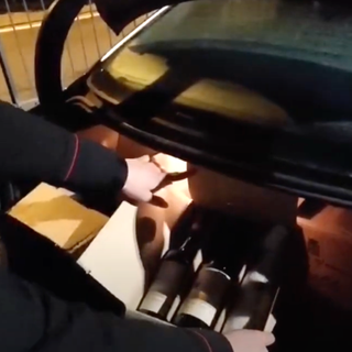 Furto di vini pregiati, auto e biciclette:  in sette nei guai. Carabinieri di Monforte d’Alba recuperano refurtiva per 400mila euro [VIDEO]