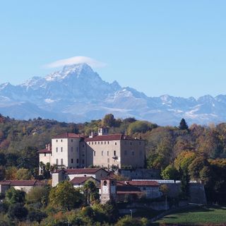 Il maniero medievale, donato al FAI da Elisabetta De Rege Provana nel 1985