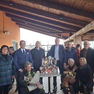 Cherasco, la frazione Veglia festeggia le sue centenarie Cherasco, la frazione Veglia festeggia le sue centenarie