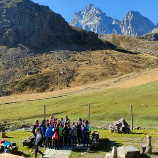 Elisa Tarasco durante una lezione "sul campo" a Pian della Regina