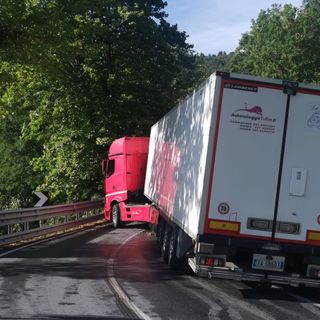 Camion carico di Gpl si ribalta a Cavallermaggiore: in arrivo le squadre speciali dei Vigili del Fuoco