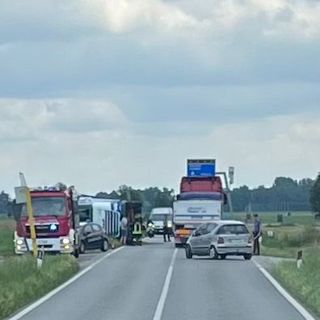 Camion fuori strada e ribaltato sulla strada provinciale 589 a Revello nel primo pomeriggio
