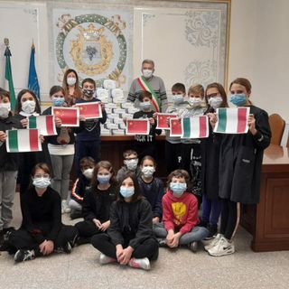 In foto gli studenti della classe V della primaria di Castellinaldo In foto gli studenti della classe V della primaria di Castellinaldo