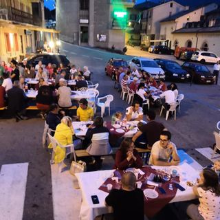 A Sampeyre torna la cena in bianco e rosso