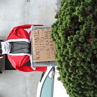 Il “camoufage” al busto del beato Alberione di Cherasco Il “camoufage” al busto del beato Alberione di Cherasco