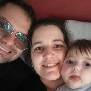 Chloe con la mamma e i fratelli