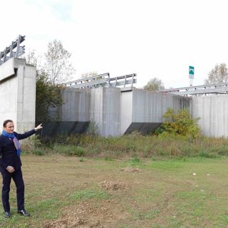 L'europarlamentare ai piedi del troncone di Cherasco in uno scatto dello scorso anno