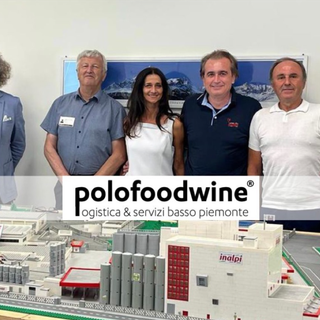 Il neonato direttivo: al centro la presidente Annalisa Genta, secondo da destra il vice Ambrogio Invernizzi