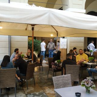 A Cuneo si prosegue con la riapertura: portici e via Roma tornano a popolarsi, con bar e ristoranti (VIDEO)