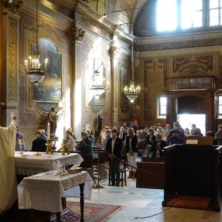 Bra, prima Messa dopo il lockdown ai Battuti Neri tra misure di sicurezza, emozione e ritrovata serenità